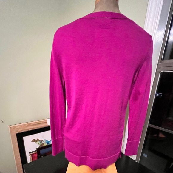 Banana Republic Fuchsia Crewneck Pullover Sweater -Size Medium - Picture 4 of 15